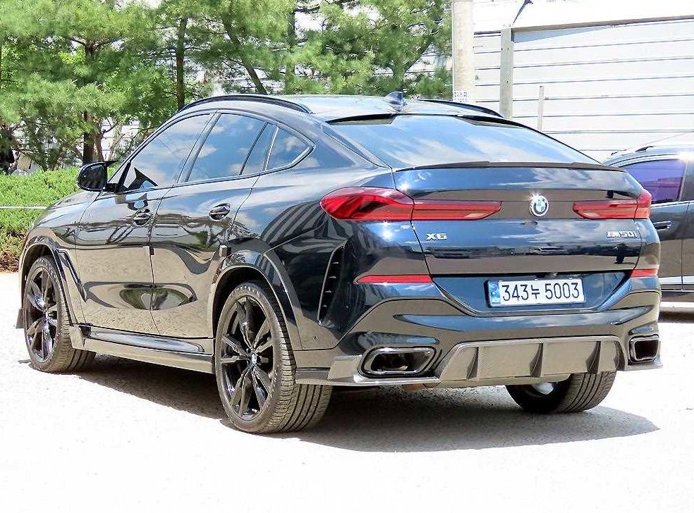 BMW X6 M50i 사진 3