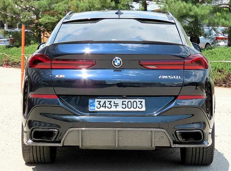 BMW X6 M50i 사진 4