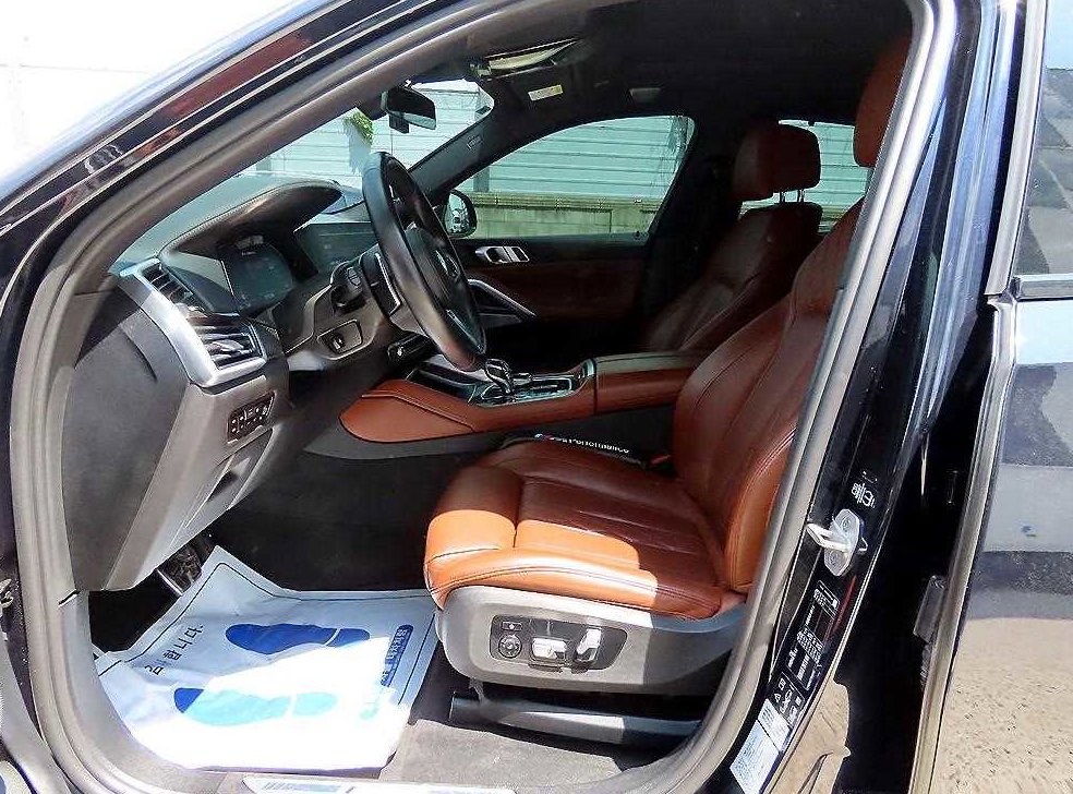 BMW X6 M50i 사진 5