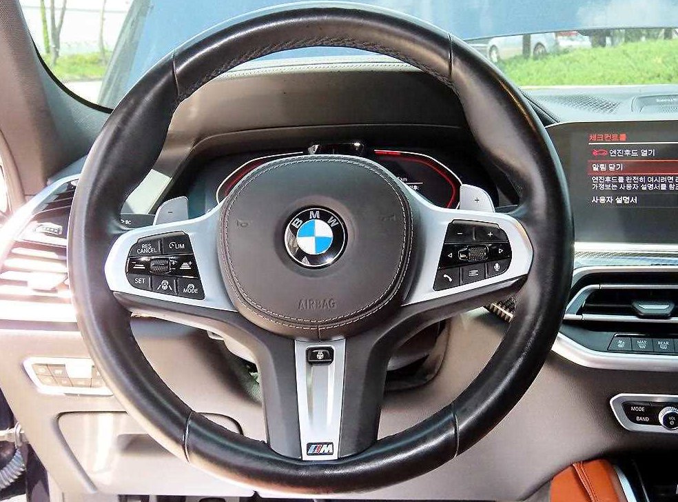 BMW X6 M50i 사진 8