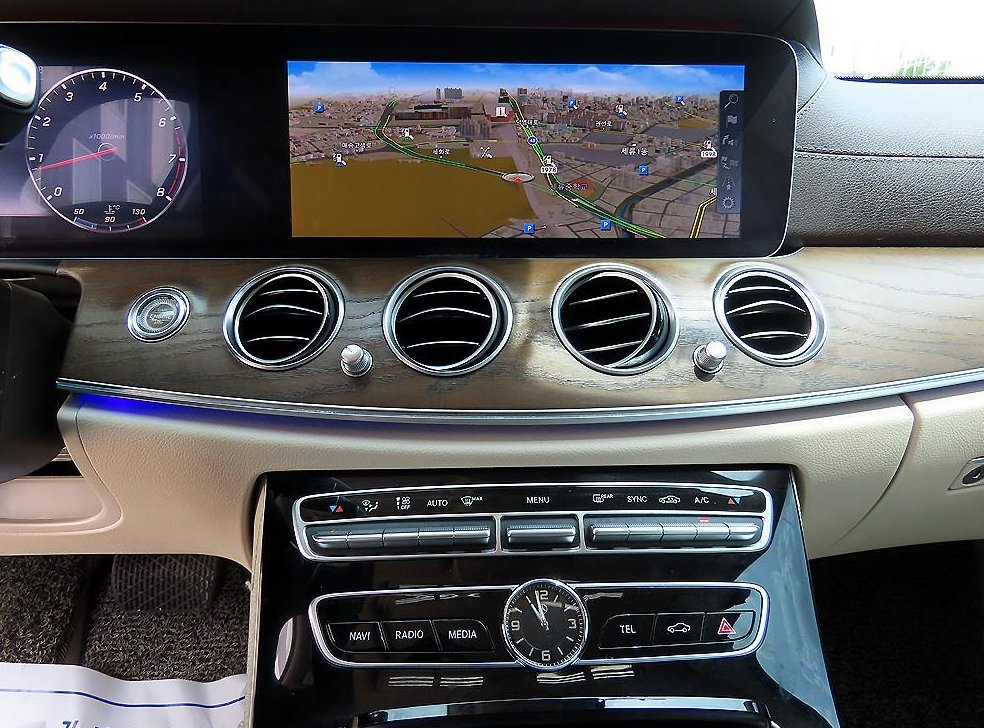 벤츠 E 클래스 E300 4MATIC 익스클루시브 사진 14
