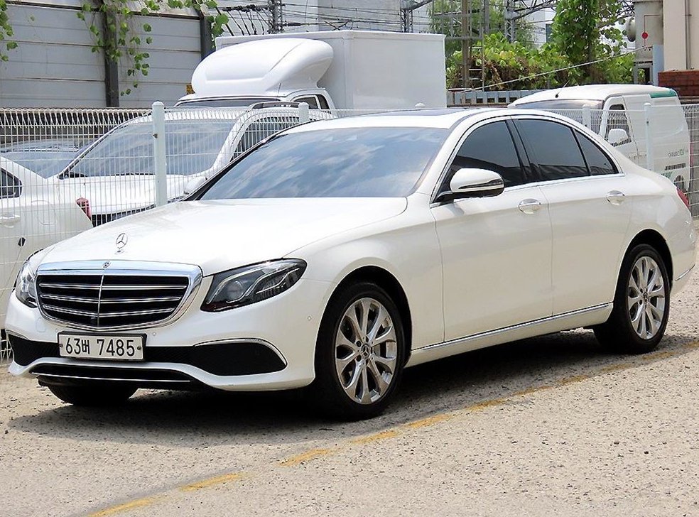 벤츠 E 클래스 E300 4MATIC 익스클루시브 사진 2