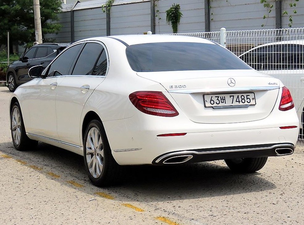 벤츠 E 클래스 E300 4MATIC 익스클루시브 사진 3