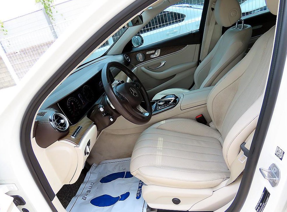 벤츠 E 클래스 E300 4MATIC 익스클루시브 사진 5