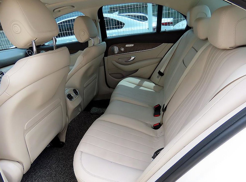 벤츠 E 클래스 E300 4MATIC 익스클루시브 사진 6