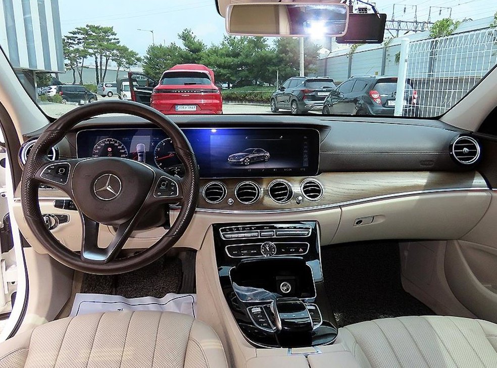 벤츠 E 클래스 E300 4MATIC 익스클루시브 사진 7