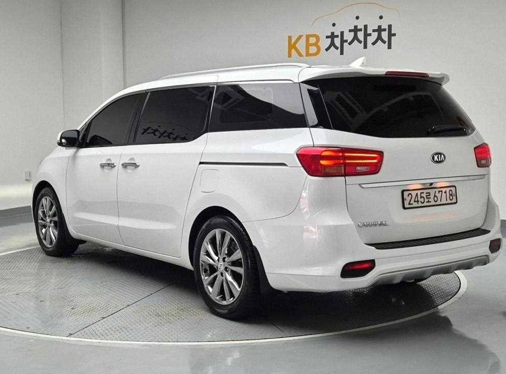 기아 카니발 디젤 9인승 노블레스 스페셜 사진 2