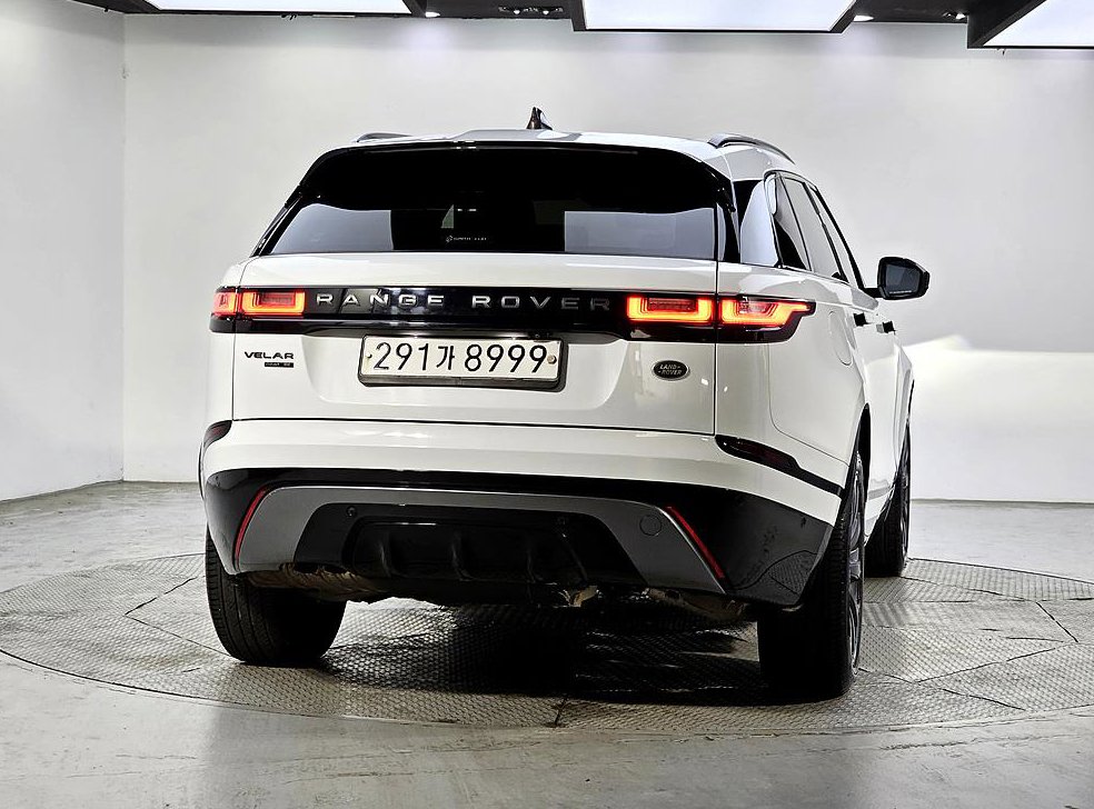 랜드로버 레인지로버 벨라 2.0 D240 R-다이나믹 SE 사진 3