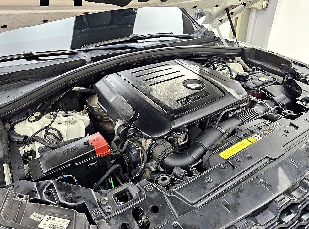 랜드로버 레인지로버 벨라 2.0 D240 R-다이나믹 SE 사진 6