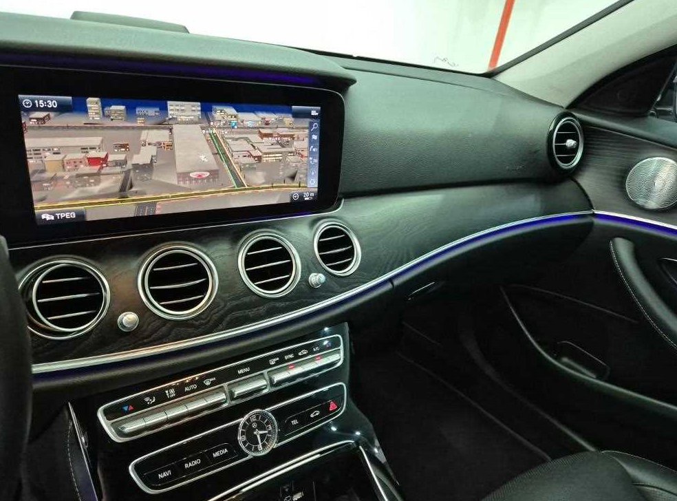 벤츠 E 클래스 E300 4MATIC 아방가르드 사진 10