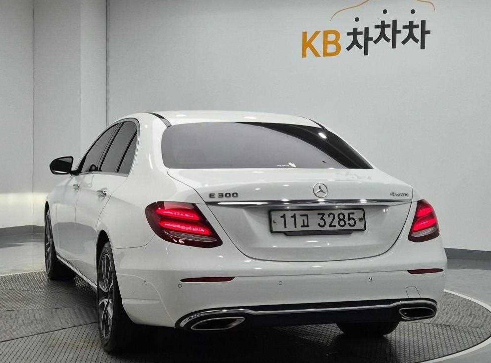 벤츠 E 클래스 E300 4MATIC 아방가르드 사진 2