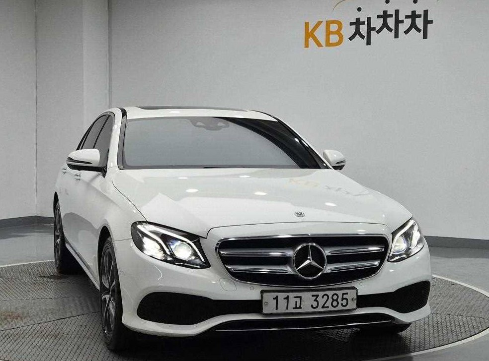 벤츠 E 클래스 E300 4MATIC 아방가르드 사진 4