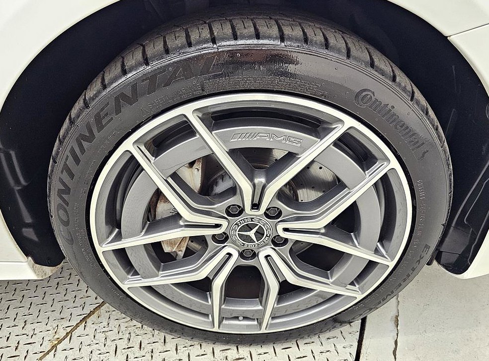 벤츠 E 클래스 E220d 4MATIC AMG라인 사진 20