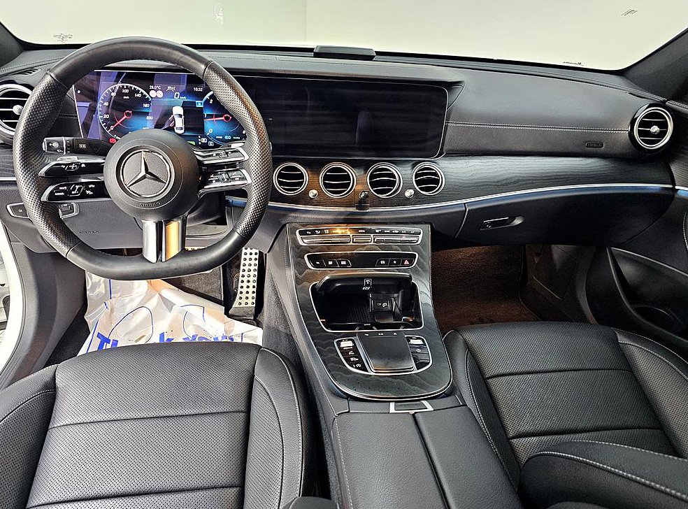 벤츠 E 클래스 E220d 4MATIC AMG라인 사진 5