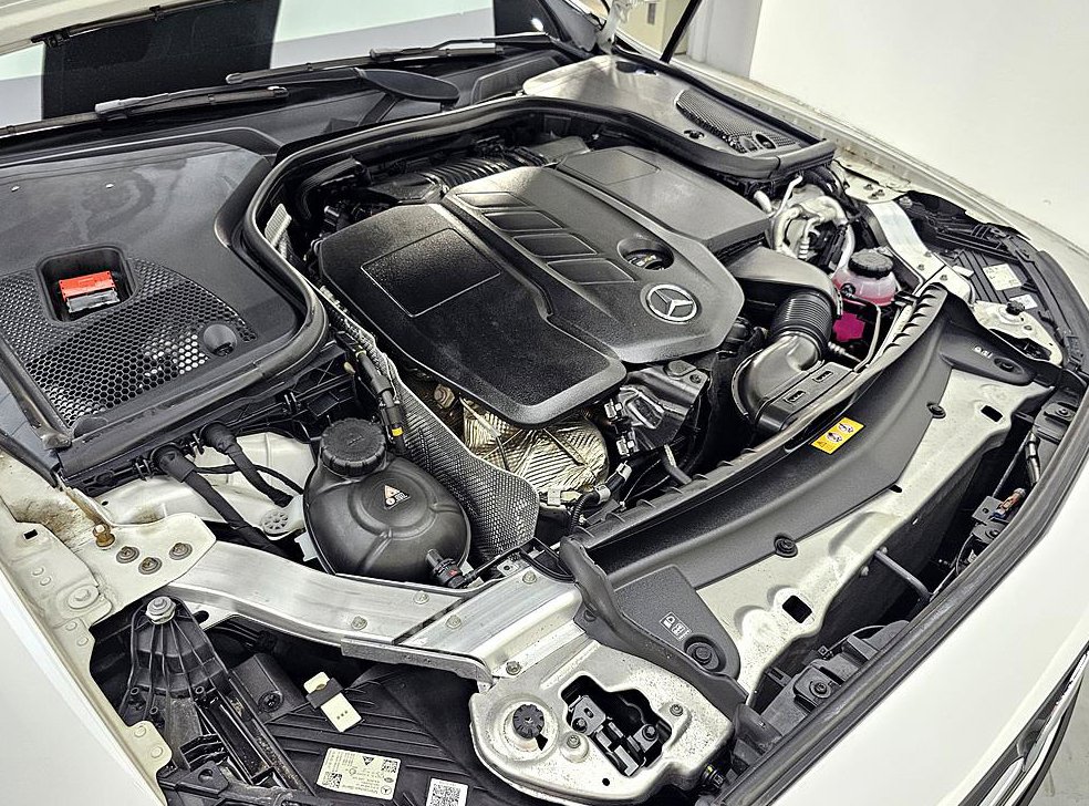 벤츠 E 클래스 E220d 4MATIC AMG라인 사진 6