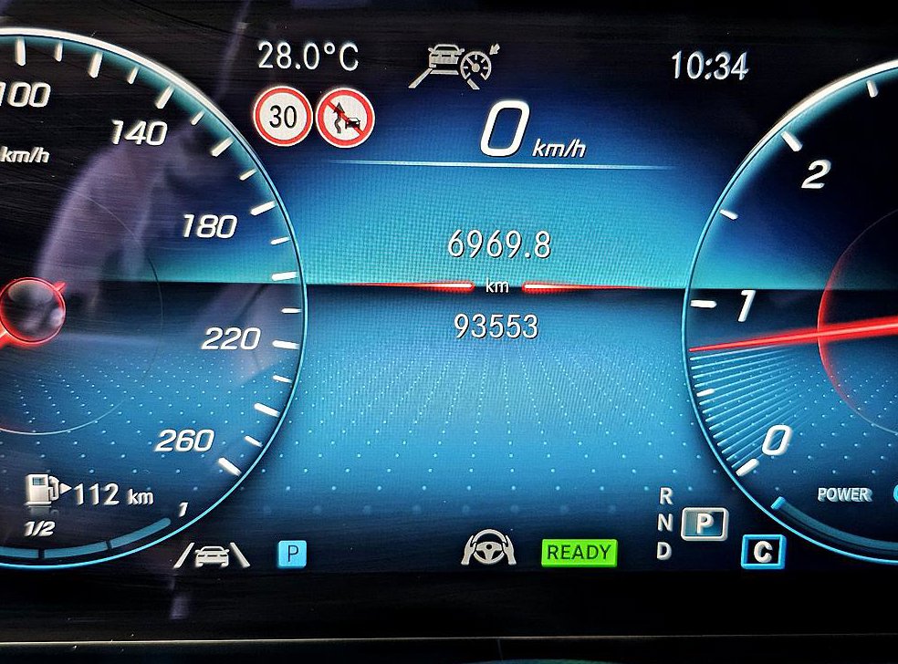 벤츠 E 클래스 E220d 4MATIC AMG라인 사진 7