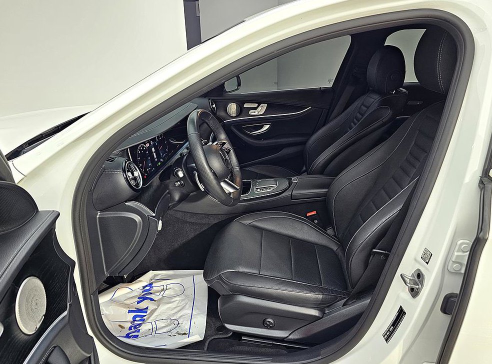 벤츠 E 클래스 E220d 4MATIC AMG라인 사진 8