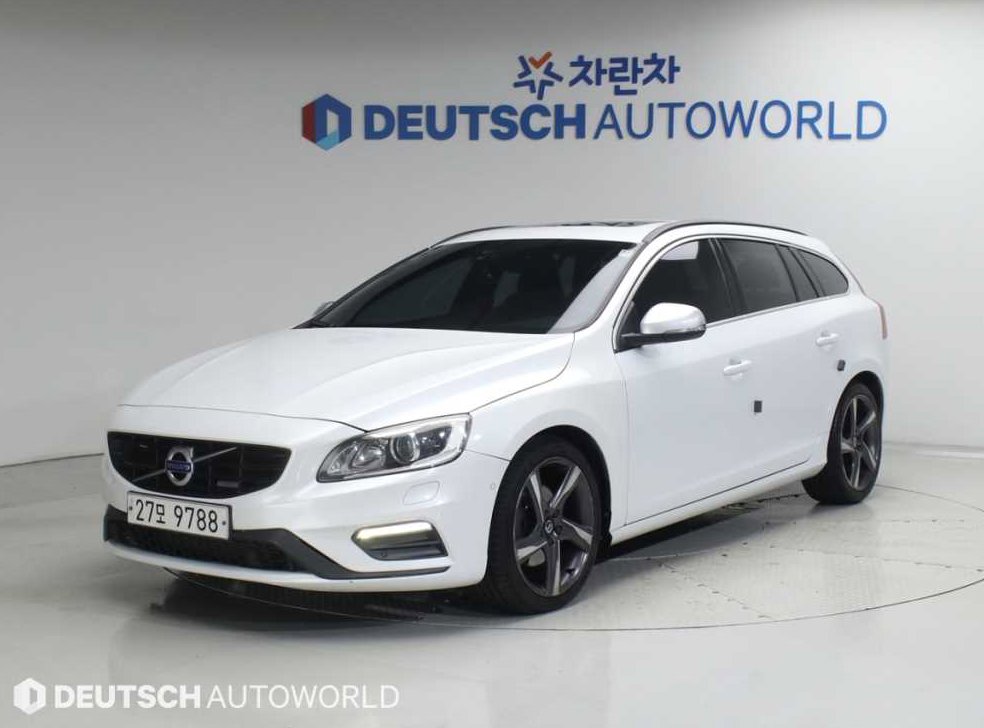 볼보 V60 2.0 D4 R-디자인