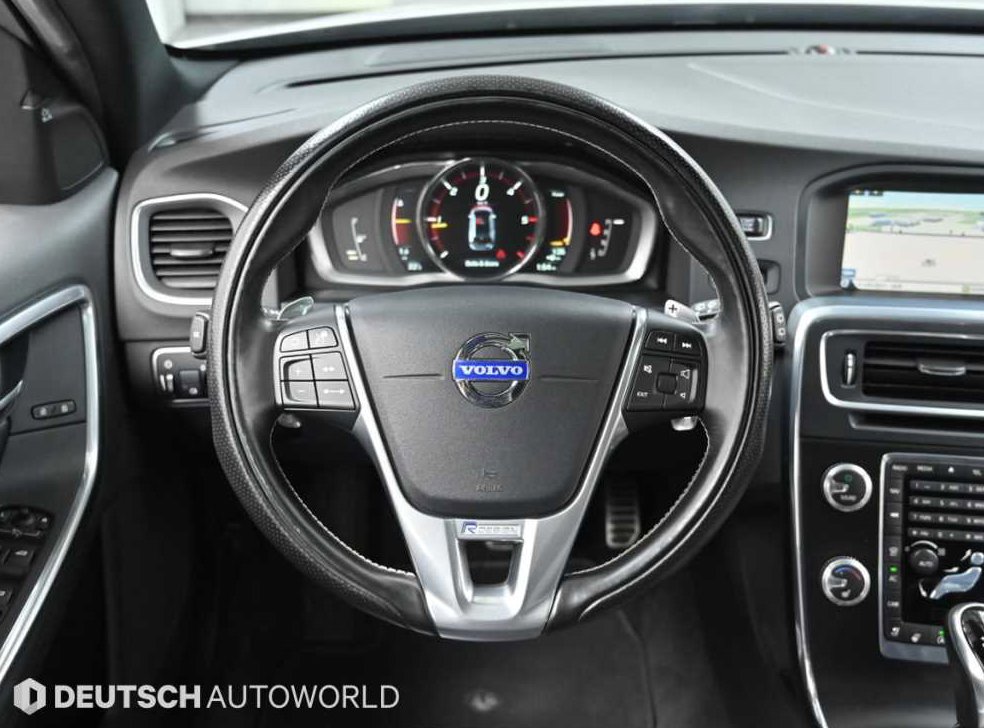 볼보 V60 2.0 D4 R-디자인 사진 13