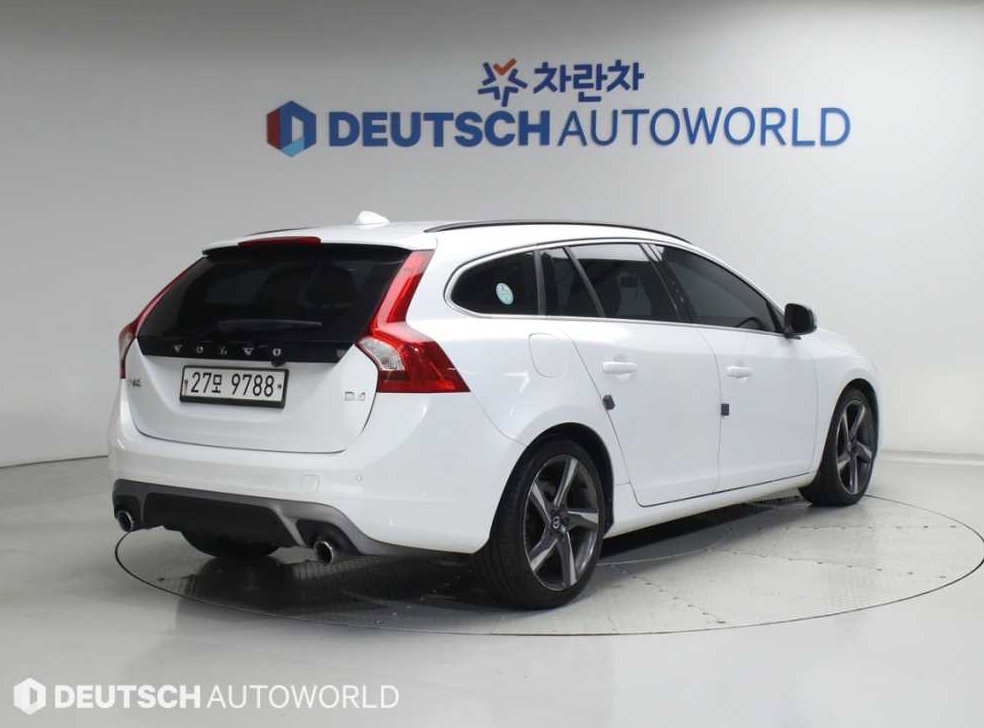 볼보 V60 2.0 D4 R-디자인 사진 2
