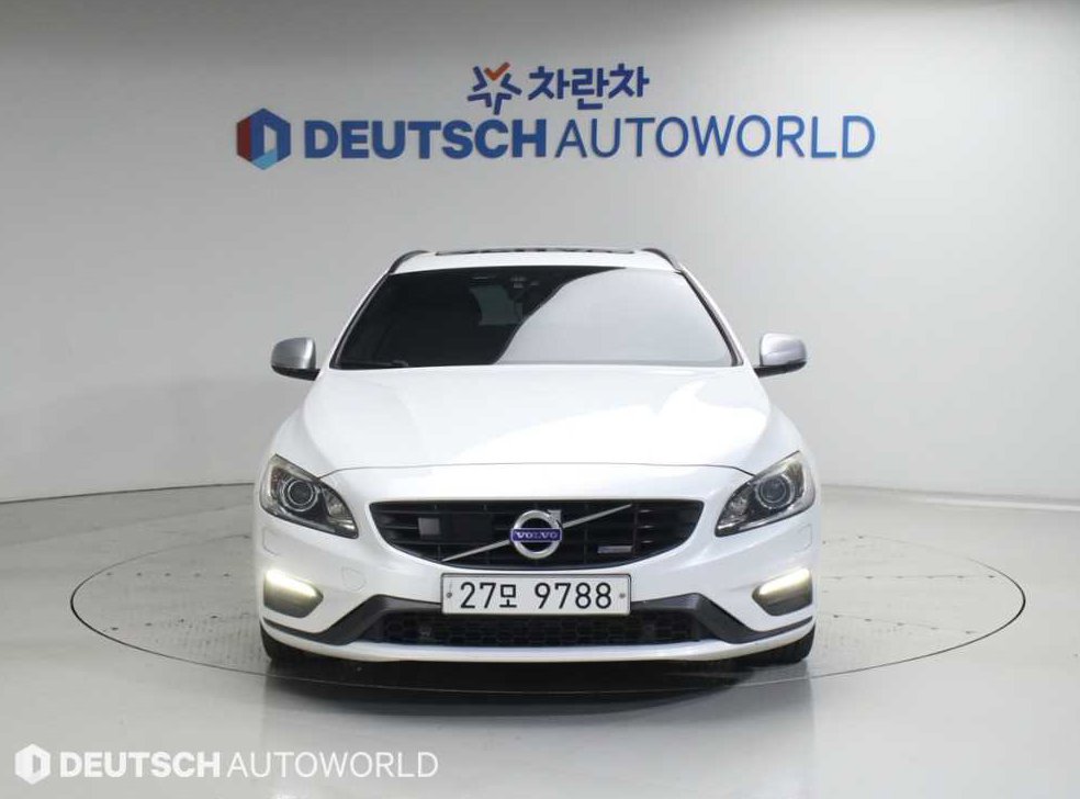 볼보 V60 2.0 D4 R-디자인 사진 3