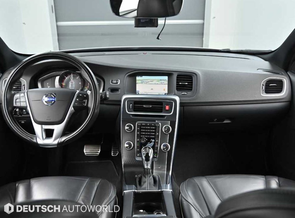 볼보 V60 2.0 D4 R-디자인 사진 7
