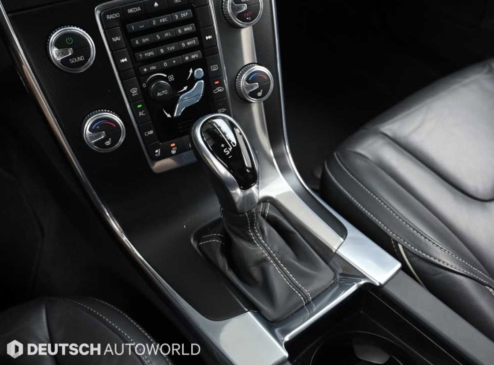 볼보 V60 2.0 D4 R-디자인 사진 9