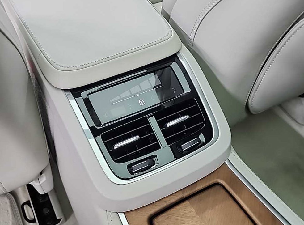 볼보 XC90 2.0 T8 AWD 사진 13