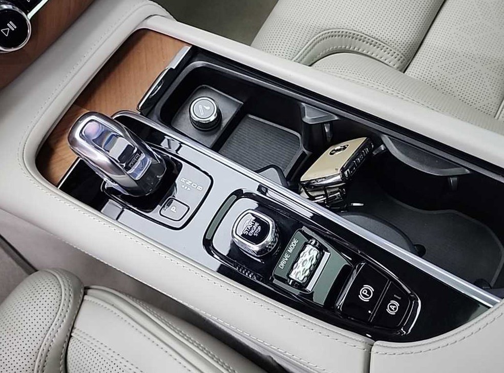 볼보 XC90 2.0 T8 AWD 사진 8