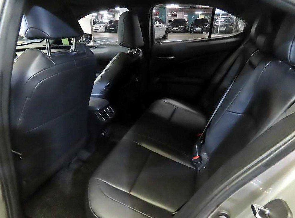 렉서스 UX 2.0 2WD 사진 7