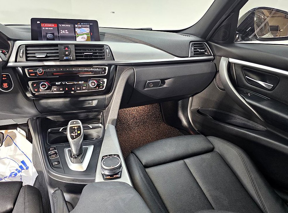 BMW 3시리즈 320d M 스포츠 쉐도우 사진 10