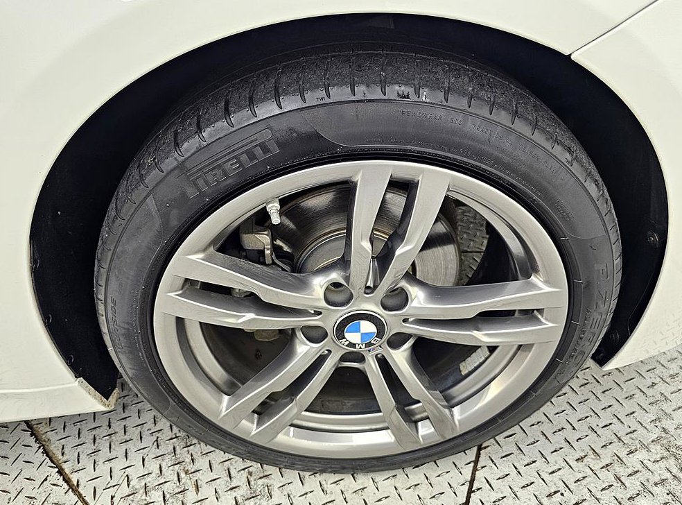 BMW 3시리즈 320d M 스포츠 쉐도우 사진 20