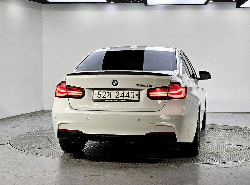 BMW 3시리즈 320d M 스포츠 쉐도우 사진 3