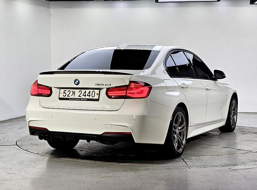 BMW 3시리즈 320d M 스포츠 쉐도우 사진 4