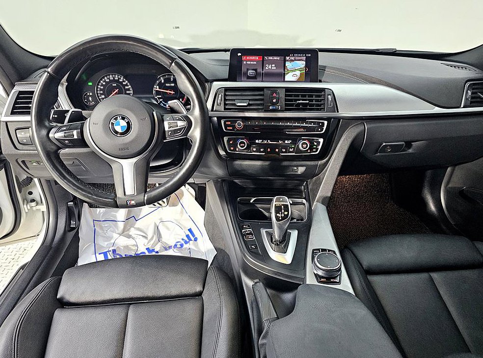 BMW 3시리즈 320d M 스포츠 쉐도우 사진 5