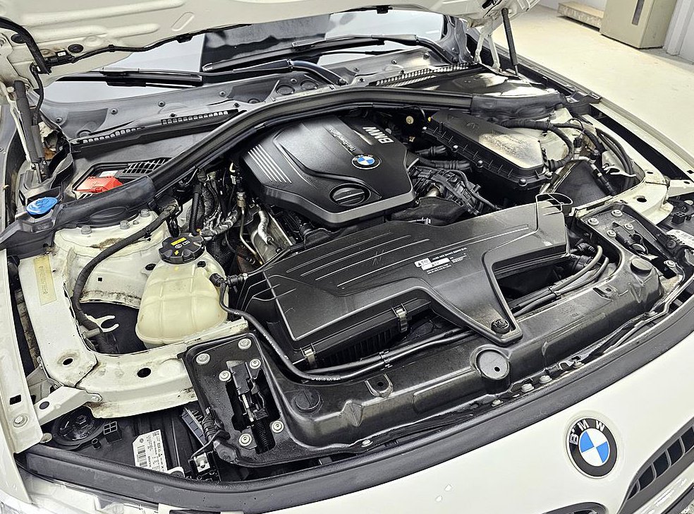 BMW 3시리즈 320d M 스포츠 쉐도우 사진 6