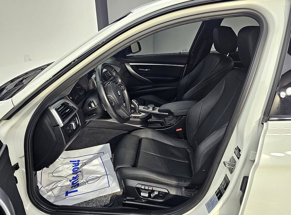 BMW 3시리즈 320d M 스포츠 쉐도우 사진 8