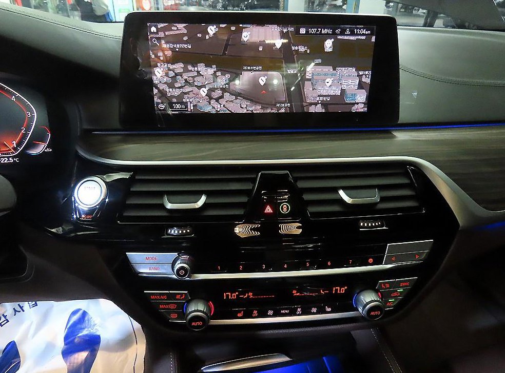 BMW 5시리즈 520i M 스포츠 사진 11