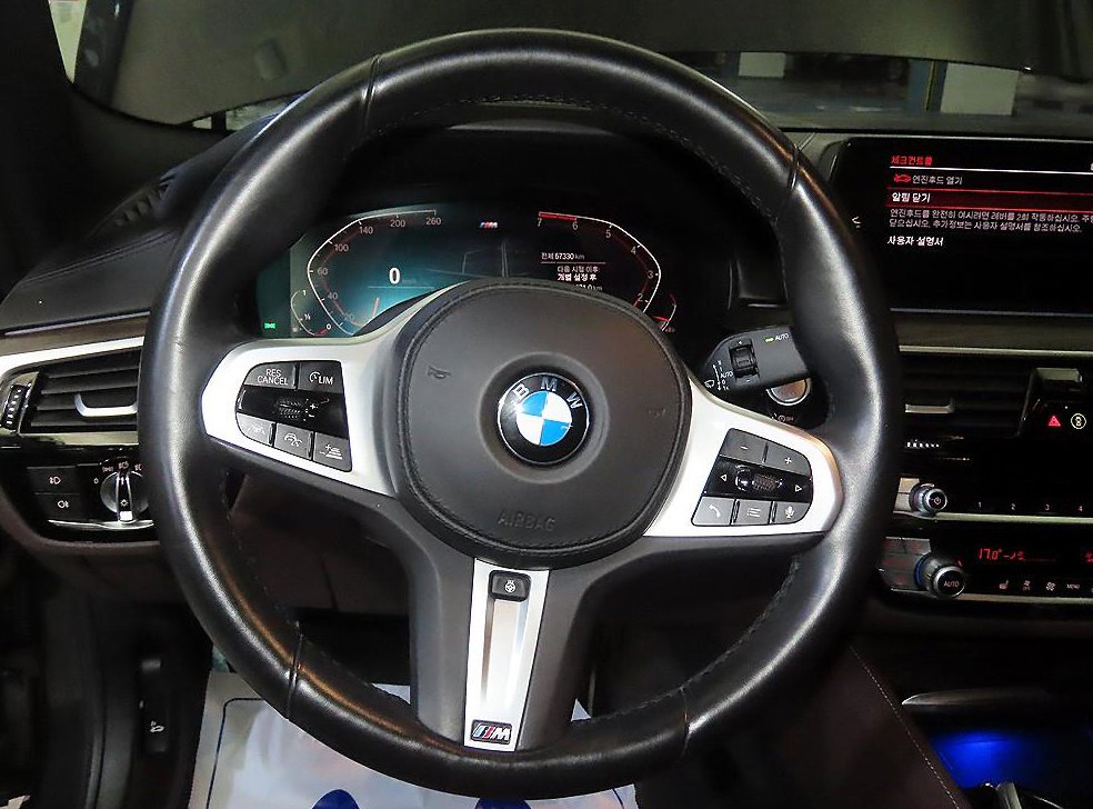 BMW 5시리즈 520i M 스포츠 사진 8