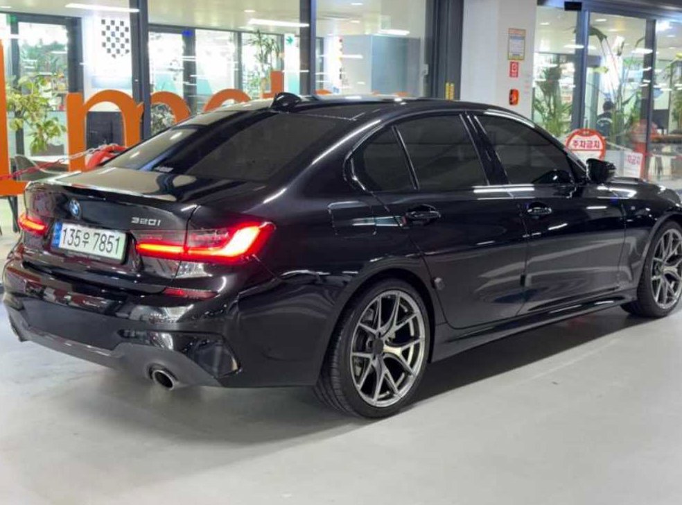 BMW 3시리즈 320i M 스포츠 사진 4