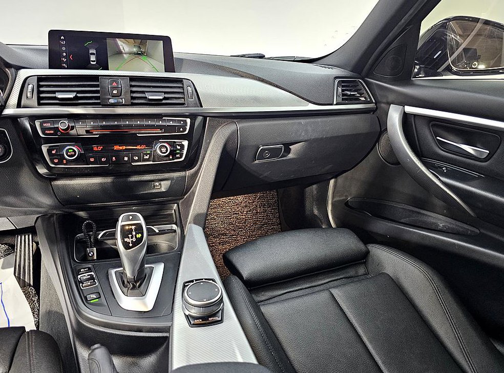BMW 3시리즈 320d M 스포츠 쉐도우 사진 10