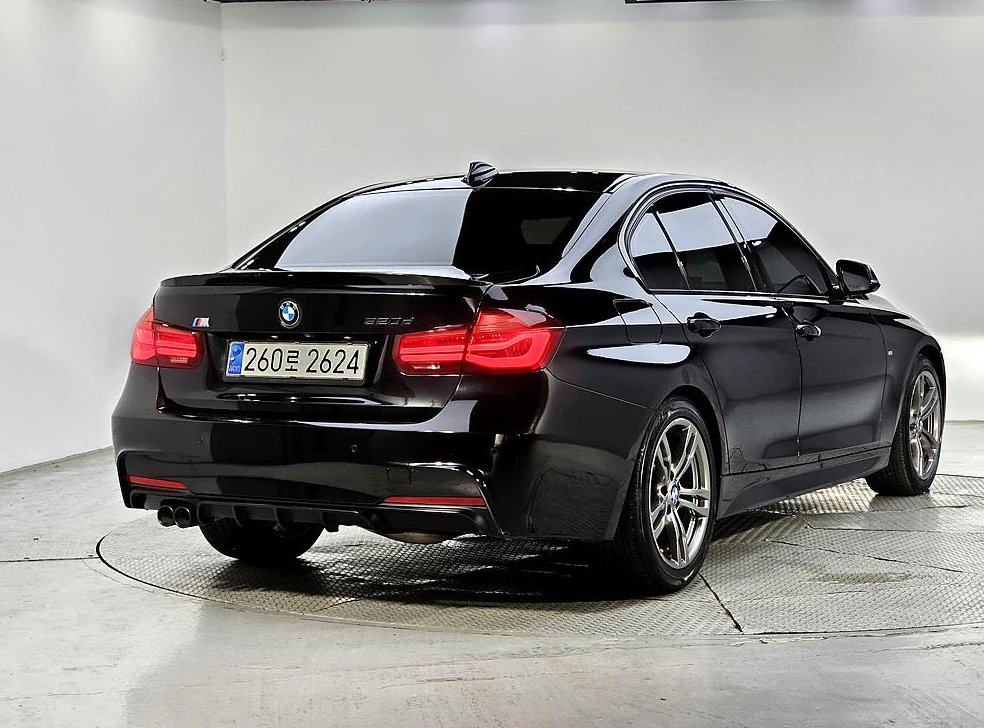 BMW 3시리즈 320d M 스포츠 쉐도우 사진 4