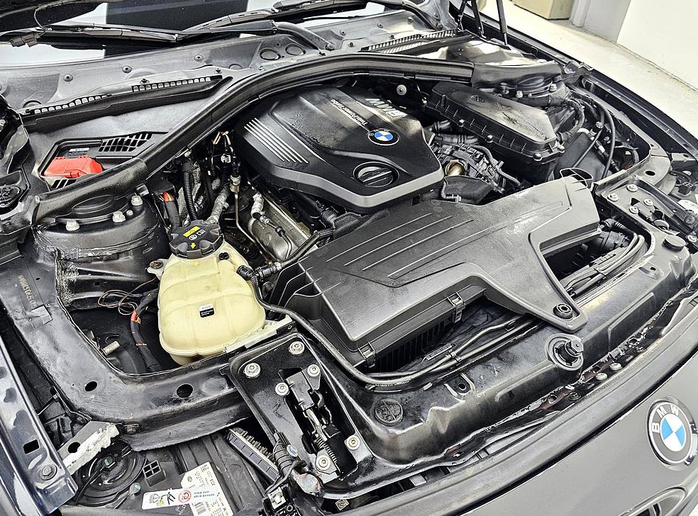 BMW 3시리즈 320d M 스포츠 쉐도우 사진 6