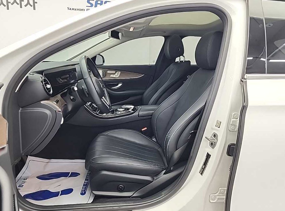 벤츠 E 클래스 E300 익스클루시브 사진 12