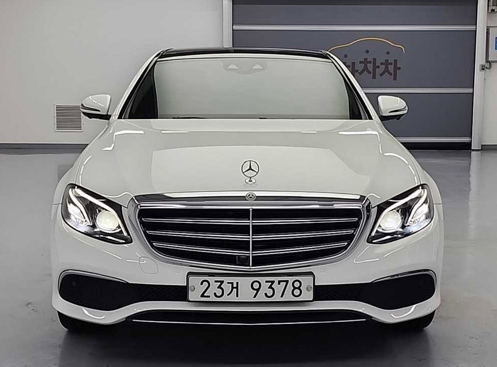 벤츠 E 클래스 E300 익스클루시브 사진 3