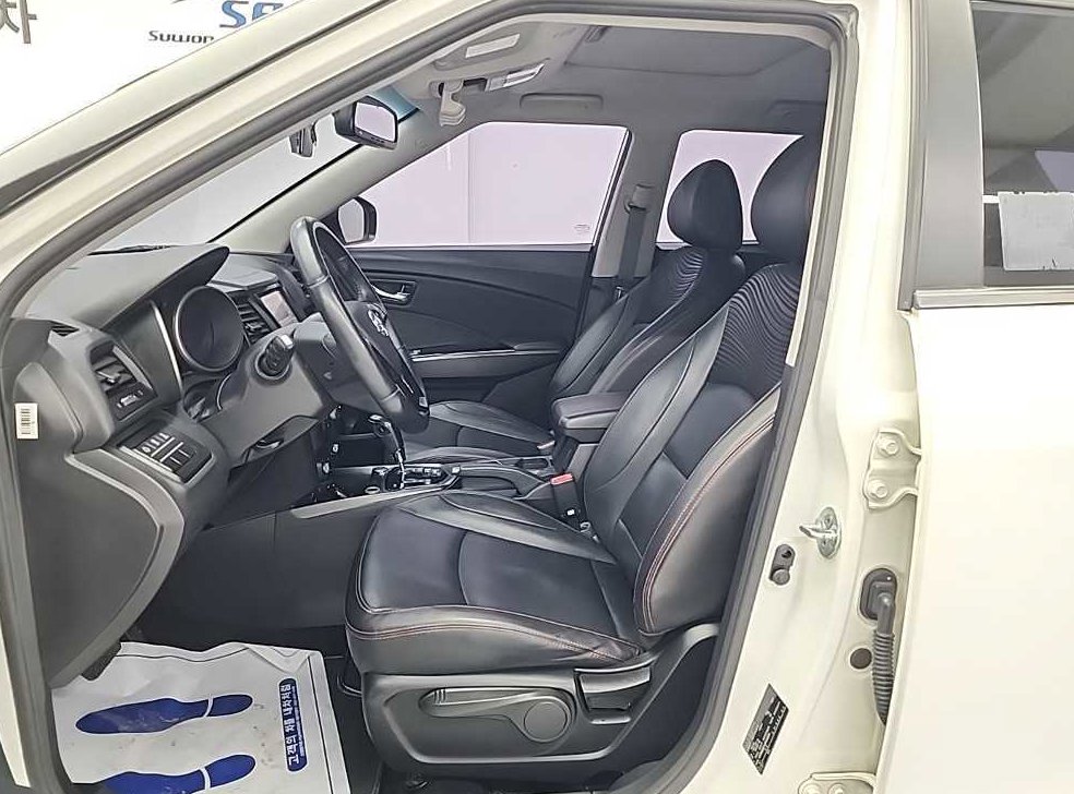 KG모빌리티(쌍용)  티볼리 4WD 디젤 1.6 RX 사진 11