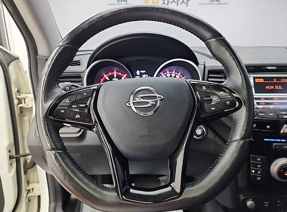 KG모빌리티(쌍용)  티볼리 4WD 디젤 1.6 RX 사진 9