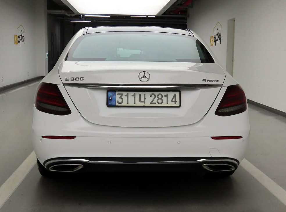 벤츠 E 클래스 E300 4MATIC 아방가르드 사진 3