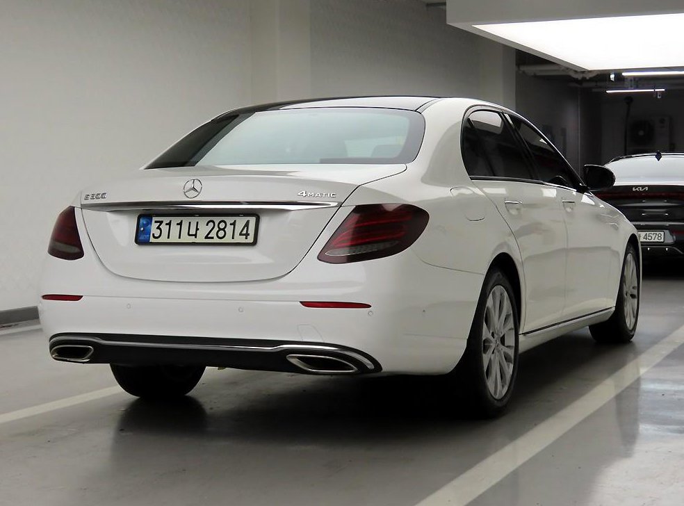 벤츠 E 클래스 E300 4MATIC 아방가르드 사진 4