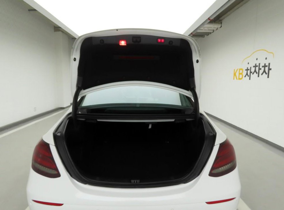 벤츠 E 클래스 E300 4MATIC 아방가르드 사진 5
